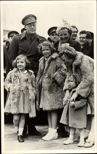 Ak Juliana der Niederlande, Bernhard, Prinzessinnen, 19 März 1950