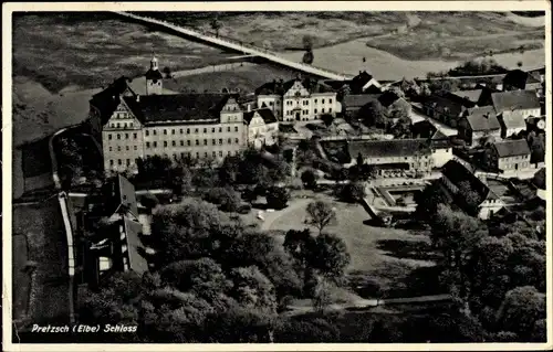 Ak Pretzsch Bad Schmiedeberg in der Dübener Heide, Fliegeraufnahme vom Schloss