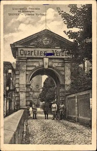 Ak Trier an der Mosel, Quartier Verdun, französische Besatzung, Soldaten