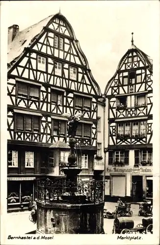 Ak Bernkastel Kues an der Mosel, Marktplatz, Brunnen