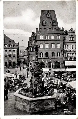 Ak Trier an der Mosel, Hauptmarkt, Brunnen, Gebäude