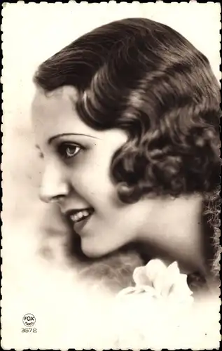 Ak Portrait einer jungen brünetten Frau