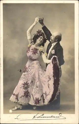 Ak Tanzendes Paar, Mann mit Halbglatze