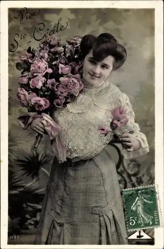 Ak Namenstag Sainte Cecile, Frau mit Blumenstrauß