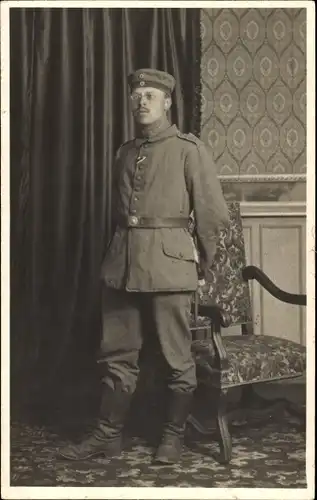 Foto Ak Bruxelles Brüssel, Deutscher Soldat in Uniform, Standportrait, I WK