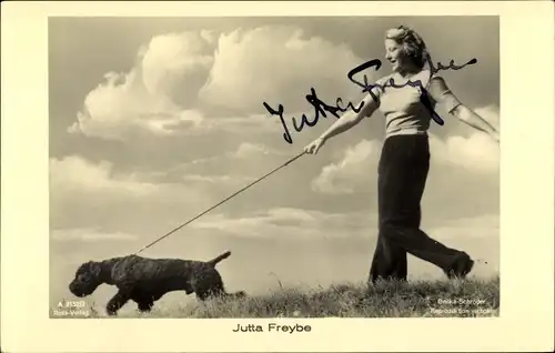 Ak Schauspielerin Jutta Freybe, Portrait mit Hund, Autogramm