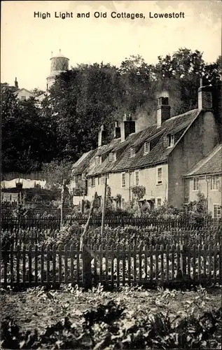 Ak Lowestoft Suffolk England, High Light, alte Cottages