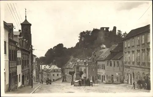 Foto Ak Horní Krupka Ober Graupen im Erzgebirge Region Aussig, Platz, Passanten, Brunnen