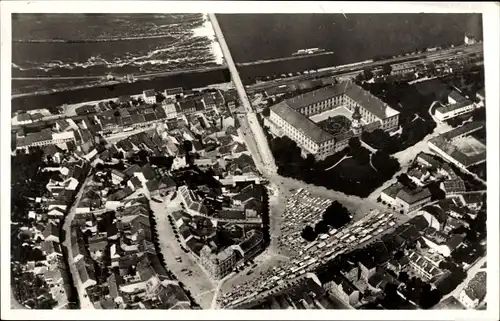 Ak Roudnice nad Labem Raudnitz an der Elbe Reg. Aussig, Luftaufnahme