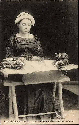 Ak La Normandie, Dentelliere avec l'ancienne Bonnette, Tracht, Klöpplerin