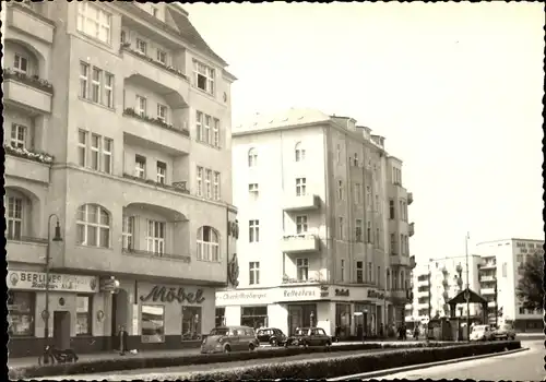 Foto Ak Berlin Charlottenburg, Straßenpartie, Möbelhandlung