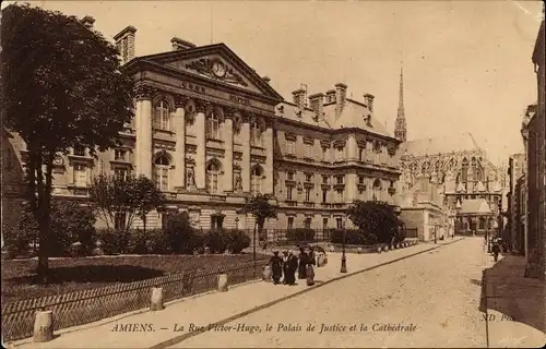Ak Amiens Somme, Rue Victor-Hugo, Palais de Justice, Kathedrale