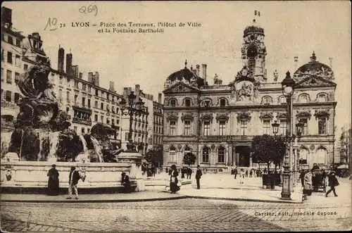 Ak Lyon Rhône, Place des Terreaux, Rathaus, Fontaine Bartholdi