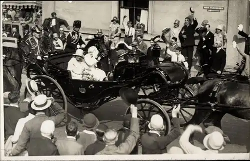 Foto Ak Niederländisches Königshaus, Königin Wilhelmina, Prinz Hendrik, Kutsche