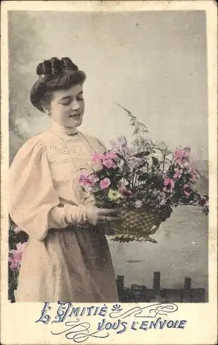 Ak Junge Frau mit Blumenkorb