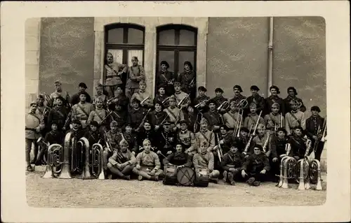 Foto Ak 6. BCH, Französische Soldaten in Uniformen, Musikinstrumente, 1923