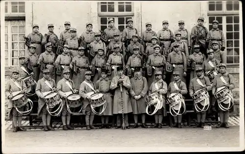 Foto Ak Französische Soldaten in Uniformen mit Musikinstrumenten