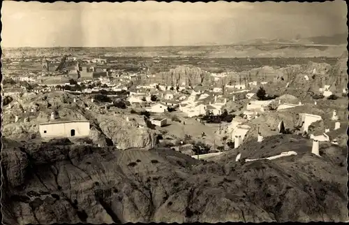 AK Málaga Andalusien Spanien, Blick auf die Höhlen in der Ferne der Alcazaba