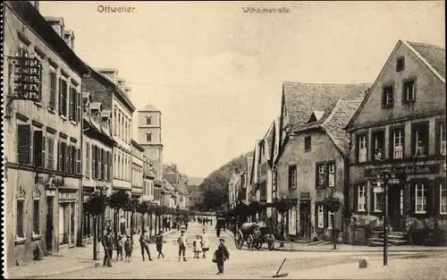 Ak Ottweiler im Kreis Neunkirchen Saarland, Wilhelmstraße, Anwohner, Gastwirtschaft Carl Harth