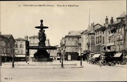 Ak Chalons sur Marne, Place de la Republique