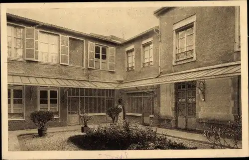 Ak Chalons sur Marne, Pensionnat de L'Immaculee-Conception, Cour d'Honneur