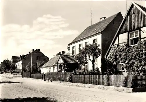 Ak Zwenzow Userin Mecklenburg, Straßenpartie, Wohnhäuser