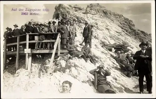 Ak Zugspitze, Wanderer