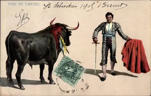 Ak Stierkampfszene, Torero mit rotem Umhang