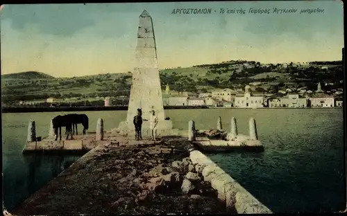 Ak Argostoli Griechenland, Blick auf ein Denkmal, Obelisk, Mann mit Pferden