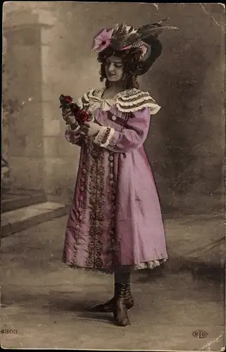 Ak Elegante Dame im rosa Kleid