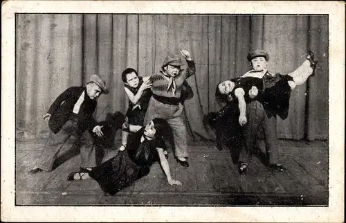 Ak Liliputaner, Theaterszene