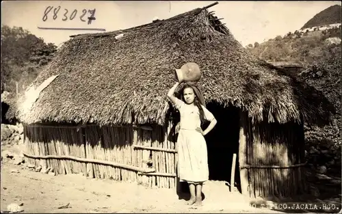 Ak Jacala Mexiko, Mädchen mit Wasserkrug, Wohnhaus, Strohdach