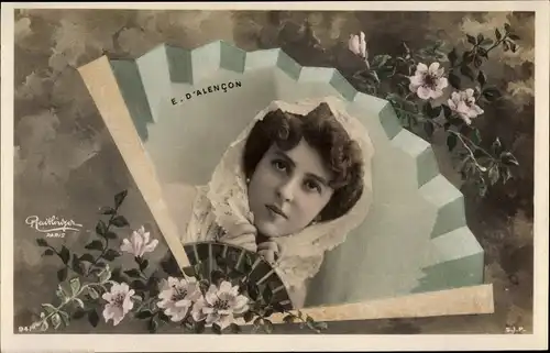 Ak Tänzerin Émilienne d’Alençon, Porträt, Fächer, Blumen