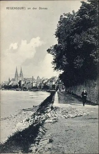 Ak Regensburg an der Donau Oberpfalz, Blick zur Stadt, Uferpartie