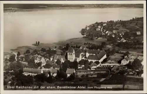 Ak Insel Reichenau Bodensee, Totalansicht, Benediktiner Abtei, Luftbild