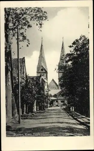 Ak Bücken in Niedersachsen, Straßenpartie, Kirche