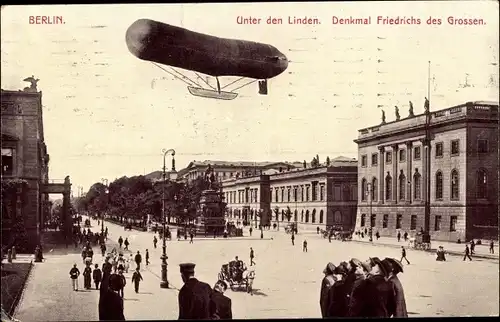 Ak Berlin Mitte, Unter den Linden, Denkmal Friedrich des Großen, Zeppelin
