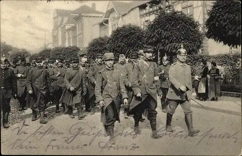 Ak Ohrdruf in Thüringen, Französische Kriegsgefangene auf dem Marsch durch die Stadt, 1. WK