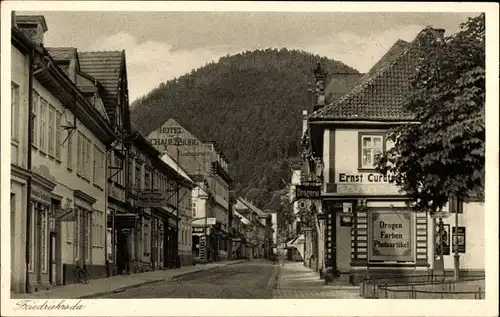 Ak Friedrichroda im Thüringer Wald, Hauptstraße, Hotel Schauenburg, Geschäft Ernst Cur...