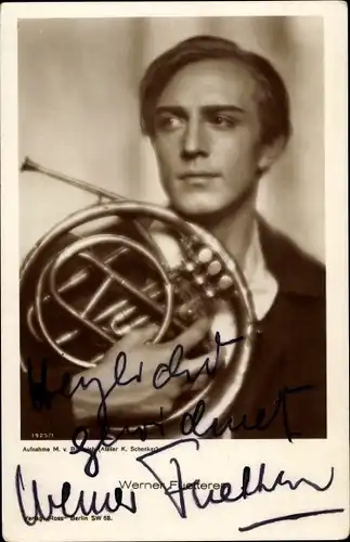 Ak Schauspieler Werner Fuetterer, Portrait, Musikinstrument, Horn, Autogramm