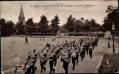 Ak Aldershot Hampshire England, RAMC Church Parade, St. George's Church