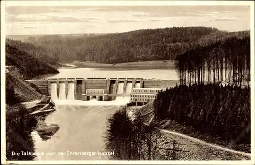 Ak Kriebstein Mittelsachsen, Blick zur Talsperre von der Ehrenberger Kanzel, Staumauer mit Überlauf