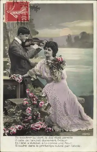 Ak Liebespaar, Rosenblüten, Mann spielt Violine