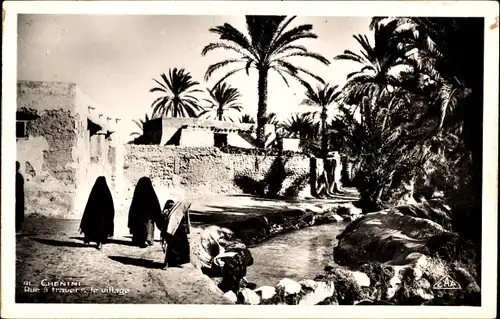 Ak Chenini Tunesien, Straße durch das Dorf, Kanalpartie, Anwohner