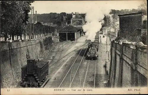 Ak Bernay Eure, Bahnhof, Gleisseite, Dampflok