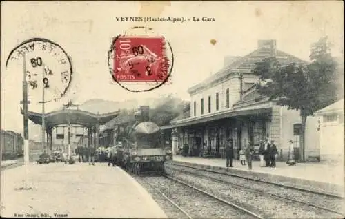 Ak Veynes Hautes Alpes, Bahnhof, Gleisseite, Dampflok