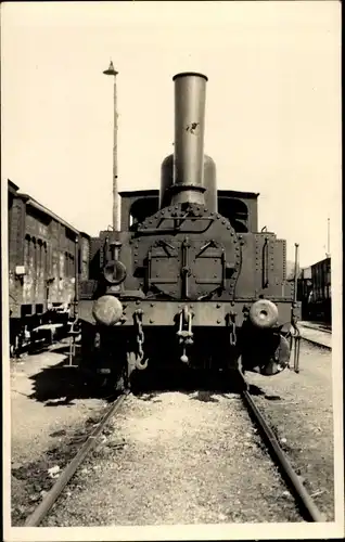 Foto Ak Ussel Correze, Französische Eisenbahn, Dampflok, Bahnhof, Gleisseite