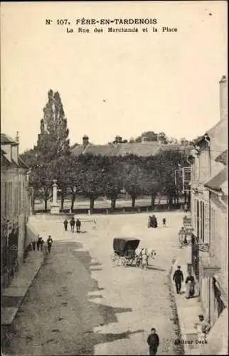 Ak Fère in Tardenois Aisne, Rue des Marchands und dem Place