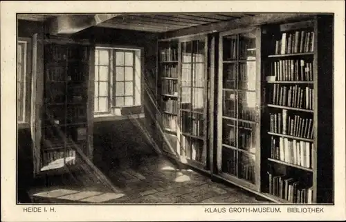 Ak Heide in Holstein, Innenansicht vom Klaus Groth Museum, Bibliothek