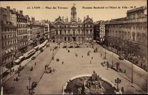 Ak Lyon Rhône, Place des Terreaux, Fontaine Bertholdi und das Rathaus